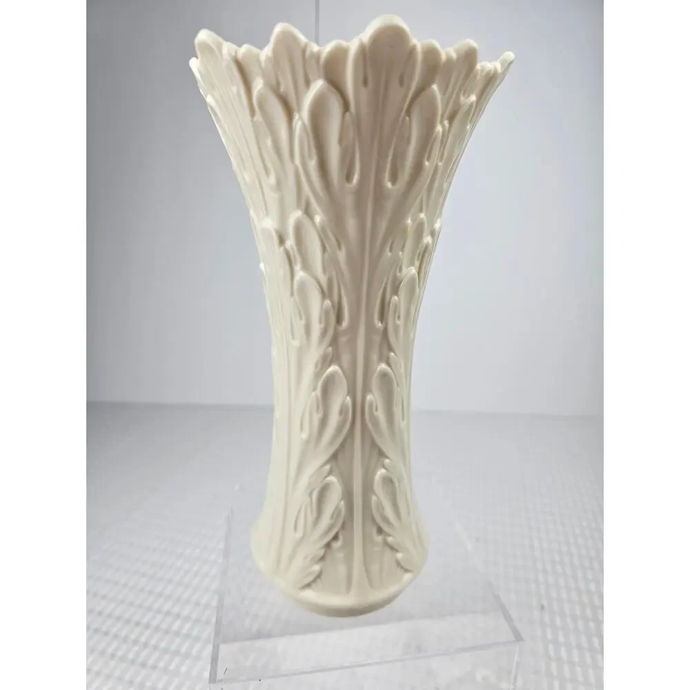 Lenox‎ Woodland Vase, part of the Woodland Collection Classic Cream Color